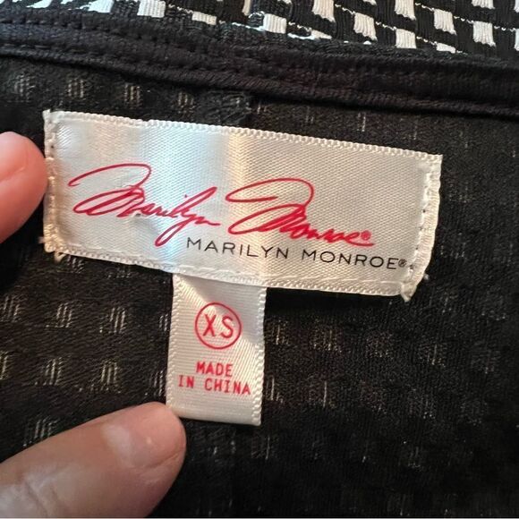 3 for $30! Marilyn Monroe black and white crop top - Picture 3 of 8